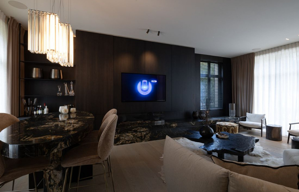 VERBINNEN dining and living room