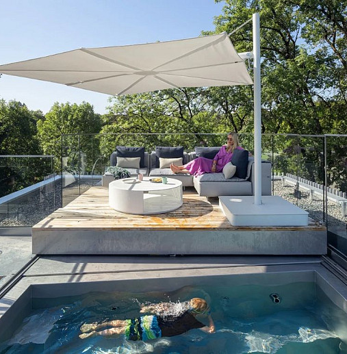 Cell Frame House rooftop pool