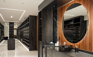 CASA TCC bathroom and hall