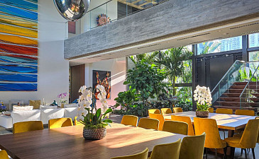 Château Rêve dining area
