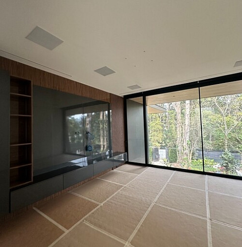 La Plata window and entertainment construction