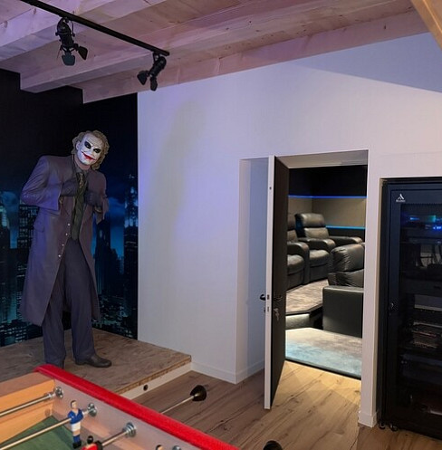 Entertainment and rack area