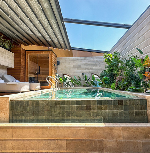 Hotel pool