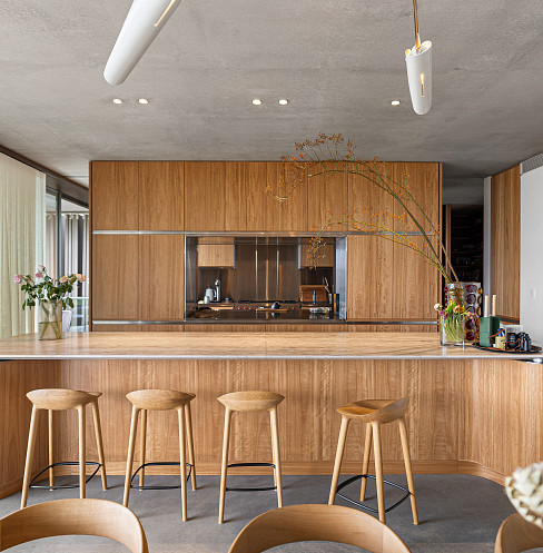 isla de cocina de lujo con tecnología domótica integrada