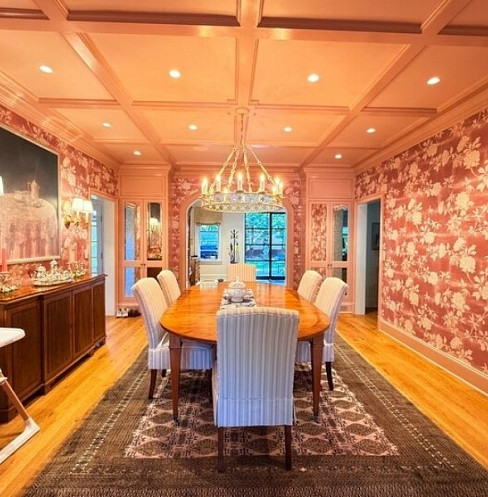 Dining room with coordinated lighting scenes and voice control