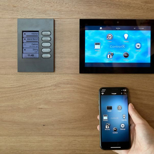 Wall-mounted smart home keypad and touchscreen controlled from a smartphone